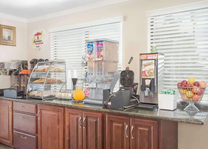 Super 8 By Wyndham Motel Riverton