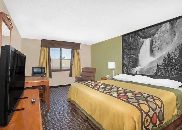 Super 8 By Wyndham Riverton