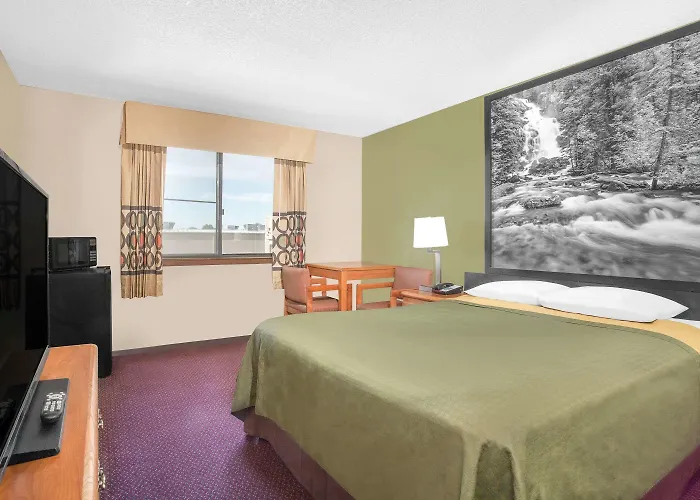 Super 8 By Wyndham Motel